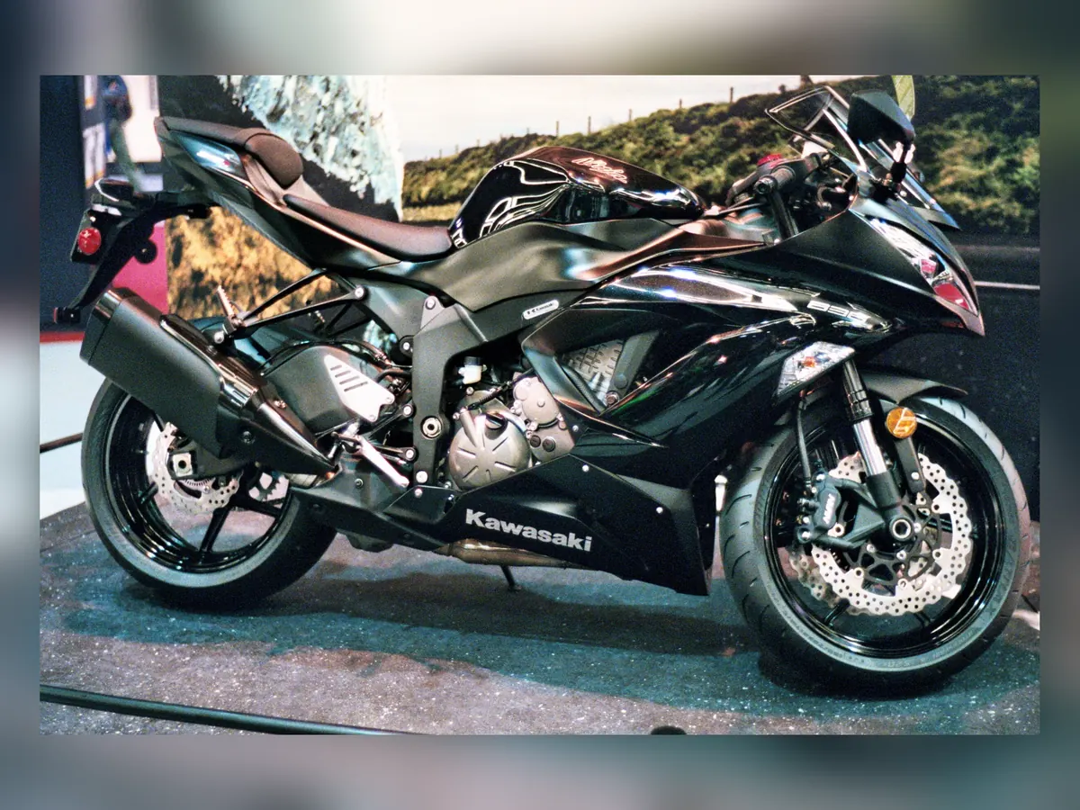Kawasaki Ninja ZX-6R 636 2013 модельного року, вигляд збоку